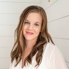 Tara Wieland's Instagram, Twitter & Facebook