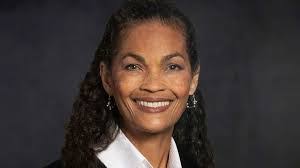 Gail Oneill's Instagram, Twitter & Facebook