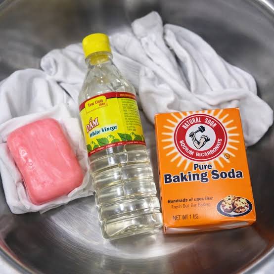 Bước 2: Giặt phân hủy màng sinh học vi khuẩn với Baking Soda