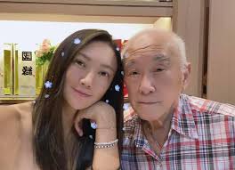 人地朱朱有老公架，你哋班男人死心啦💔 ￼