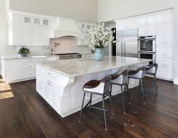 Amazing gallery of interior design and decorating ideas of dark hardwood floors in bedrooms, living rooms, girl's rooms, nurseries, laundry/mudrooms, kitchens, entrances/foyers by elite interior designers. 75 Beautiful Coastal Dark Wood Floor Kitchen Pictures Ideas July 2021 Houzz