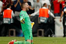 La supercopa de la uefa (en inglés y oficialmente: Adrian San Miguel Le Da Al Liverpool Su Segunda Supercopa De Europa Futbol