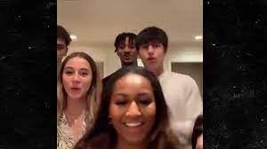 Sashaobama #1stdaughter #michelleobama sasha obama was seen dancing on a ra p music on tik tok. Sasha Obama Dancing Front And Center In Fun Tiktok