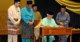 Persekutuan terhadap keputusan yang dibuat oleh mahkamah. Kes Syariah Negeri Sembilan Meningkat