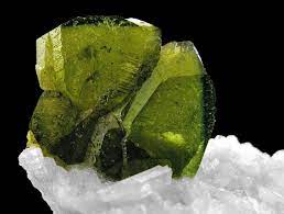 titanite on albite haramosh mountains baltistan pakistan fabre minerals crystals minerals rocks and minerals crystals and gemstones