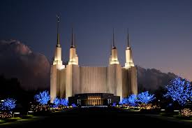 When they say they turn off the lights at 9:00 p.m., they mean it. Washington D C Temple For Chirstmas A Photo On Flickriver