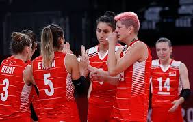 A milli kadın voleybol takımımız, ankara'da 2019 avrupa kadınlar voleybol şampiyonası'nın finalinde son şampiyon sırbistan ile karşı karşıya geldi. 2xcvkok9ynnuom