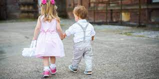 Zauberhaftes biedermeierkörbchen zum streuen von blüten bei ihrer hochzeitsfeier. Streukorb Fur Das Blumenmadchen Modelle Zur Hochzeit