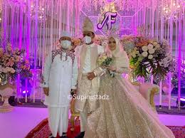 Pernikahan uas dengan gadis berusia 19 tahun itu hanya dihadiri beberapa tamu di antaranya pimpinan pondok modern. Potret Istri Ustadz Abdul Somad Menggunakan Hijab Simple Warganet Macam Barbie Pikiran Rakyat Tasikmalaya