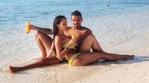 A ce moment, manon marsault fonce sur le tournage pour rêgler ses comptes. Julien Tanti Et Manon Marsault Tres Amoureux Sur Instagram Les Internautes Se Moquent D Eux Pour Un Detail Etonnant Photo Melty