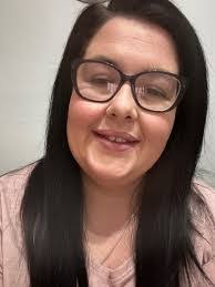 Kerry Smart's Instagram, Twitter & Facebook