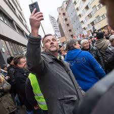 Mouvement patriote contre l'islamisation de l'europe. So Hindert Man Pegida Chef Lutz Bachmann Erfolgreich Am Demonstrieren