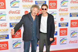 Below you can browse the most famous radio stations in germany and also listen to radio stations similar to radioregenbogeninthemix. Die Fantastischen Vier Clueso Andreas Rieke Clueso Photos Zimbio