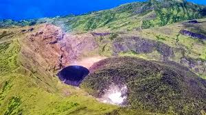 In 1977, the caribbean island of guadeloupe was faced with seemingly unavoidable destruction when la soufriere, a large and active volcano on the. La Soufriere Volcano Continues To Exude Magma On The Surface