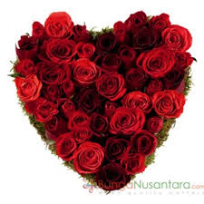 Bunga boleh anda bengkok dan laraskan sesuka hati anda kerana ada dawai keluli di dalam tangkai. Ada Makna Tersembunyi Dari Bunga Mawar Merah