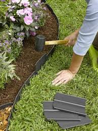 Retrouvez dans la catégorie bordure de jardin les bordures de jardin vendues à petits prix sur la boutique en ligne discount shopix.fr, parmi un large choix de produits d'aménagement extérieur. Idee Bordure Jardin 50 Propositions Pour Votre Exterieur Plastic Landscape Edging Plastic Lawn Edging Garden Edging