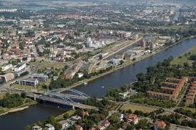 Die stadt liegt an der elbe und ist eines der drei oberzentren des landes. Magdeburg Elbuferpromenade Stadt Magdeburg Sachsen Anhalt Einwohner 230 000 Www Magdeburg De Magdeburg Stadt Magdeburg Magdeburg Sehenswurdigkeiten