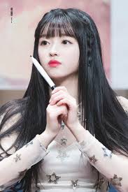 Oh My Girl Yooa S Head Is So Small That Hats Won T Even Fit Her Menina Coreana Feminino Beleza