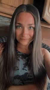 Sarah Burr's Instagram, Twitter & Facebook