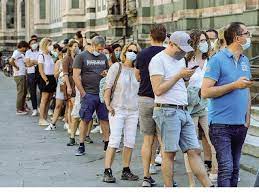 L'obbligo di mascherina all'aperto in tutta italia scatta oggi giovedì 8 ottobre. Qnrztuts2gumsm