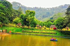 Kawasan wisata songgoriti merupakan salah satu objek wisata di kota wisata batu yang wajib selain menghadirkan tempat wisata keluarga, kawasan wisata songgoriti juga menawarkan wisata. Tiket Masuk Wisata Songgoriti Batu Malang 2021 Tempat Wisata Jatim Obyek Kolam Renang Jejakpiknik Com