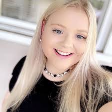 Ronda Diamond's Instagram, Twitter & Facebook