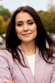 Sara Klee's Instagram, Twitter & Facebook