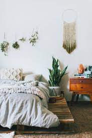 Feng shui bedrooms are one of the three most important factors affecting the overall feng shui of an apartment or house. Feng Shui For Your Bedroom Rules For What To Bring In Keep Out
