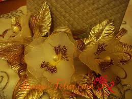 Gubahan bunga dulang hantaran purple white pink Gubahan Hantaran Bunga Stokin In Harian Metro A Homemaker S Diary