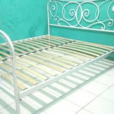 Harga ranjang kayu minimalisdipan kayu tempat tidur 90×200 tanpa sandaran. Ranjang Besi Dipan Perabotan Rumah Di Carousell