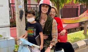 Dimas kahlil sudoyo beck atau yang lebih dikenal dengan dimas beck (lahir di jakarta, 8 mei 1988; Nikita Mirzani Peluk Manja Dimas Beck Nama Laudya Cynthia Bella Ikut Terseret