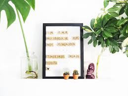 In unserer anleitung entscheiden wir uns für einen bilderrahmen wir zeigen hier, wie wir einen bilderrahmen selber machen, genauso gut geht das in der form einer blüte, eines oktopus oder beispielsweise. Diy Letterboard Mit Scrabble Buchstaben Yeah Handmade