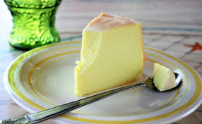 La torta di ricotta senza farina facile veloce e cremosa è un dessert adatto al fine pasto o alla merenda e piace a grandi e piccini. Torta Di Ricotta E Limone Senza Farina La Ricetta Light Di 105 Kcal