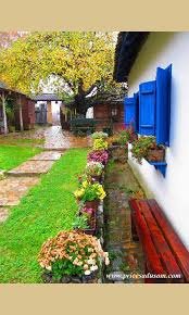 Featuring a patio or a balcony, all units include a seating area, a tv with satellite channels, an equipped kitchenette, a dining area, and a private bathroom fiitted with free toiletries. Terzica Avlija Porodice Drndarevic Uzicanstveno