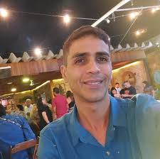 Erika Hilton é o nome dela! 👑 A deputada federal brilhou ao lado de outras  mulheres trans na comissão de frente da Paraíso do Tuiuti, na madrugada  desta quarta-feira (5), na Sapucaí.