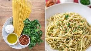 Pelate gli spicchi di aglio, divideteli a metà 2 e togliete l'anima (la parte verde centrale di ciascuno spicchio) 3. Spaghetti Aglio Olio E Peperoncino Youtube