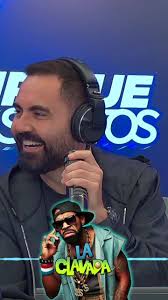 😬 Este #Mesero se tiró una foto con #PDiddy y ahora el Lic. Max Parranda  lo anda investigando 😜 😝. No te pierdas esta #ClavadaTelefonica 🤣 🤣.,  #EnriqueSantosShow #iHeartRadio @iHeartRadio ...