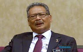 Mohamed apandi bin ali (11 şubat 1950 doğumlu), 2015'ten 2018'e kadar malezya başsavcısı olarak görev yapmış malezyalı bir politikacıdır. Bernama Mohamed Apandi Files Application Seeking Documents Over Termination As Ag