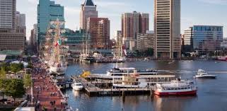 The inner harbor in downtown baltimore is the city's biggest and most popular tourist attraction, but the area surrounding it also includes a variety of residences. Die Historische Charles Street Von Baltimore