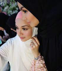 Neelofa Neelofa Hijab Lofa With Nellisamohdnoor Beautiful Hijab Hijab Beautiful