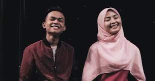 Download lagu terbaru » top lagu indonesia » save video youtube ». Lirik Lagu Disana Cinta Disini Rindu Tajul Wany Hasrita Mieza S