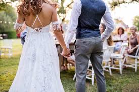 Maybe you would like to learn more about one of these? Boho Brautkleid Die 10 Schonsten Hochzeitskleider Im Boho Stil