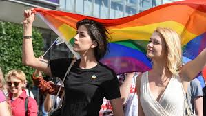 3/12 beim pride march wurden trotz der appelle der politik, große menschenansammlungen zu vermeiden, mehrere tausend teilnehmerinnen und teilnehmer erwartet. Christopher Street Day In Berlin Mit 20 000 Teilnehmern