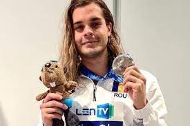 At 19 years old, glinta made his olympic debut, finishing 8th in the 100 meter backstroke final in 53.50. 7arcsm2x6q8ugm