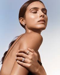 Infused with luck and light. Synonymous with self-confidence and belief in  your destiny, Chance Infinie's voluptuous lines trace the shape of a future  in constant motion, captured in an ultra-feminine bow. These