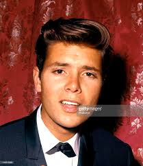 Photo of Cliff RICHARD, Cliff Richard performing