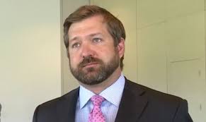 Councilman helps woman attacked and robbed