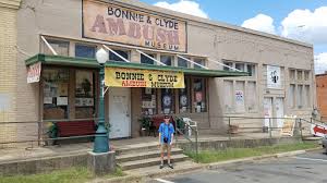 Musuem is the site where bonnie and clyde stopped in on to grab a quick lunch not long before being shot down. Bonnie And Clyde Ambush Site Gibsland Destimap Destinations On Map