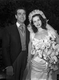 Gloria Vanderbilt Wedding Iconic Weddings Celebrity Wedding Photos Vintage Bride