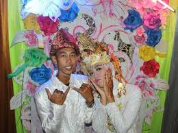Pangeran, dia siswa sma yang paling populer. 2 Anak Smp Menikah Di Usia 15 Tahun Jadi Viral